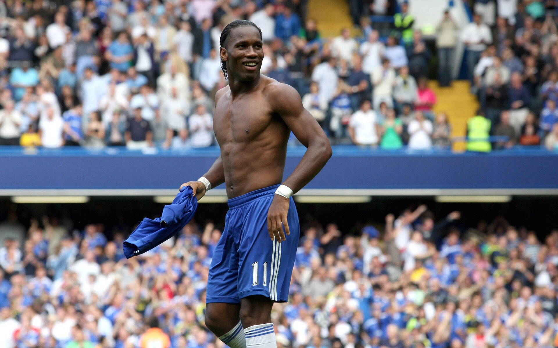 年度焦点之战之夜,莱万如何一人掌控比赛走势的传奇篇章