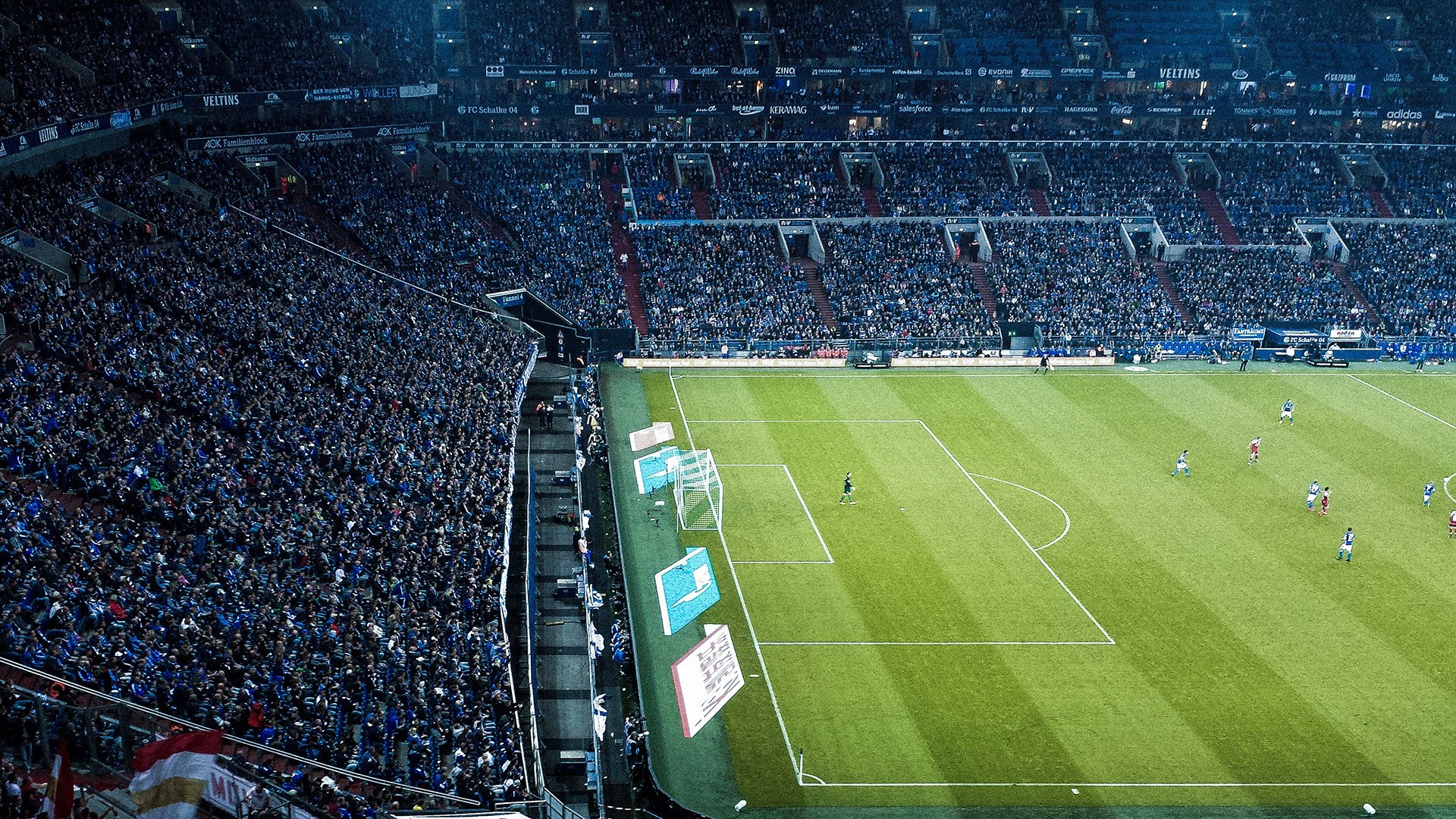 赛道与球场的交响，F1年度争冠焦点战如何映射湖人强压热火的竞技哲学